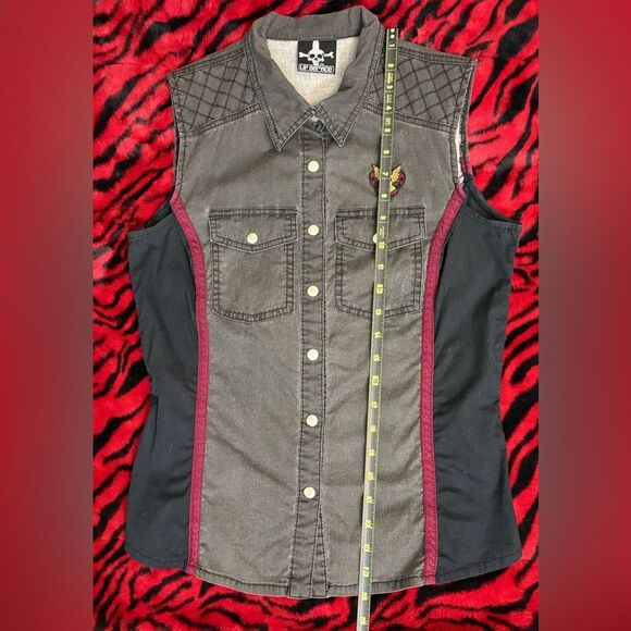 Vintage Y2K Lip Service Black & Red Sleeveless Button Down Shirt with Patch SZ S - Picture 6 of 9